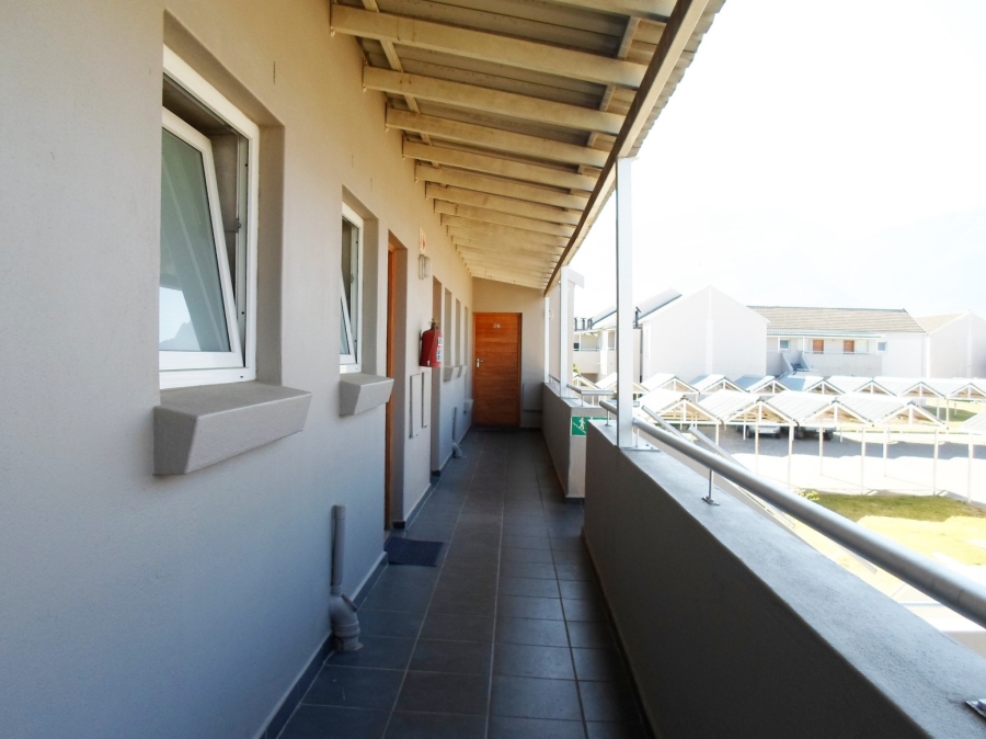 To Let 2 Bedroom Property for Rent in Amstelhof Western Cape